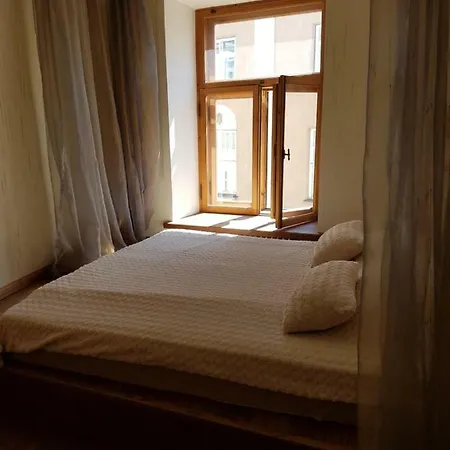 Old Town Apartment *