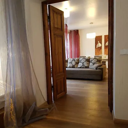 Old Town Apartment *